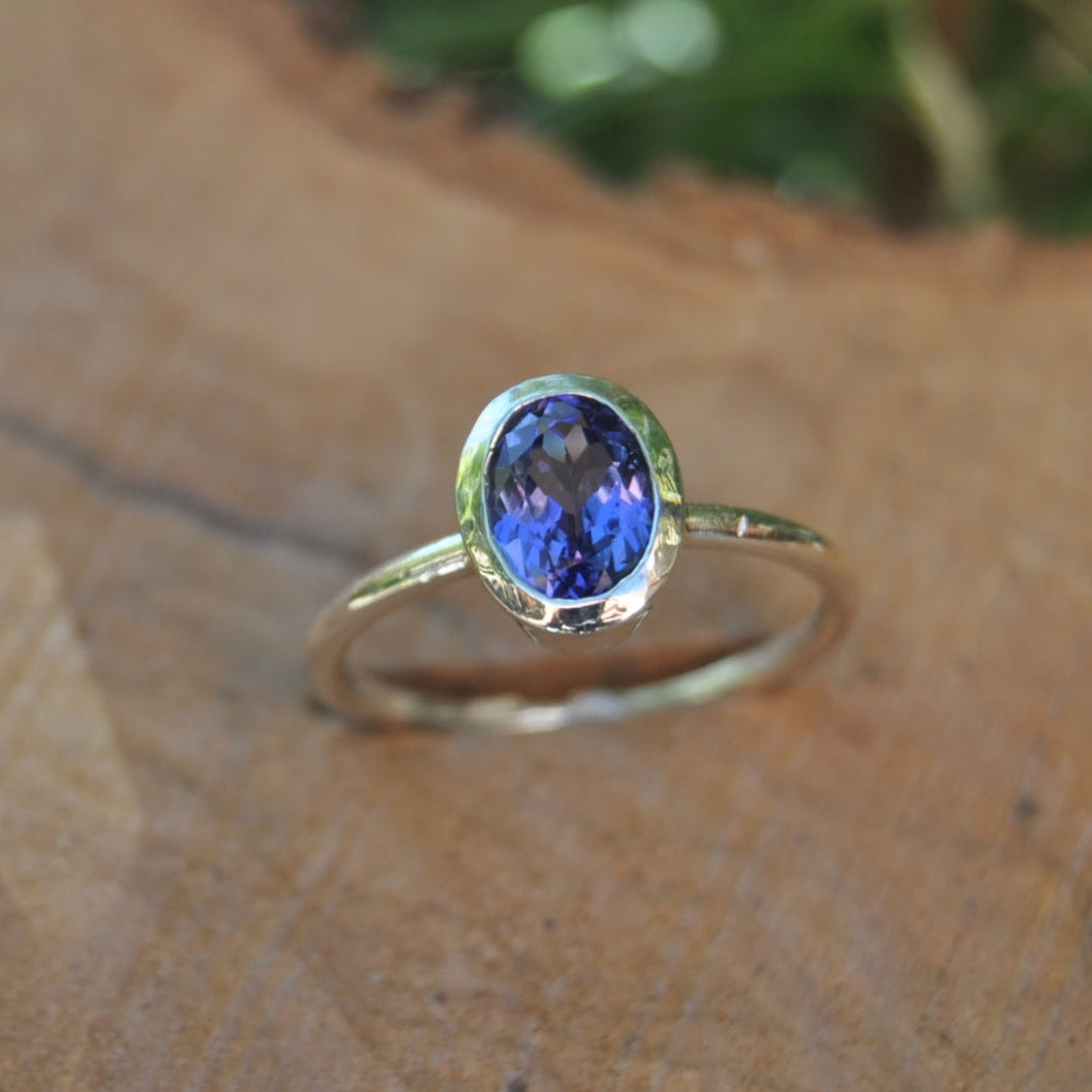 Solitario battuto Tanzanite
