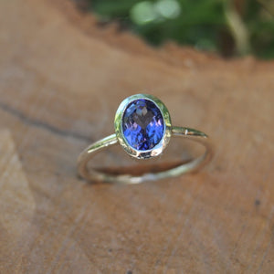 Solitario battuto Tanzanite