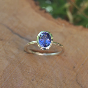 Solitario battuto Tanzanite